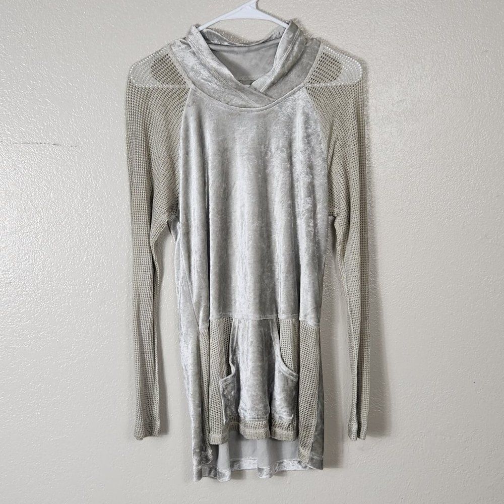 XCVI Top Size S EUC Cream Velvet Mesh